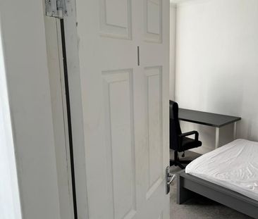 3 Bed Semi-Detached House, Stanfell Road, LE2 - Photo 4