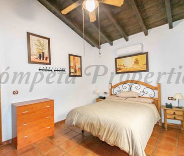 Country Property in Cómpeta, Andalucia, Natural Park of the Sierras... - Photo 1