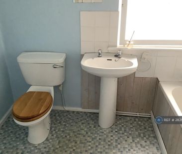 1 bedroom semi-detached house to rent - Photo 3