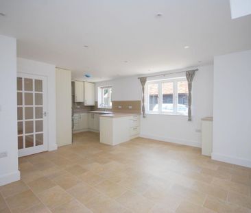 2 bedroom link detached house to rent - Photo 5