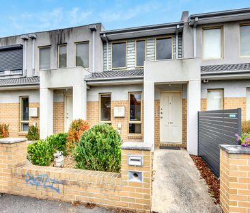 Perfectly positioned townhouse - Photo 5