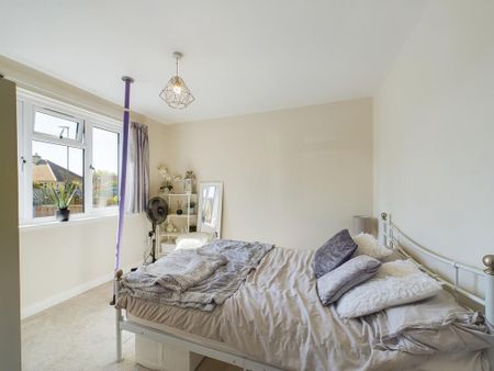 4 bedroom detached bungalow to rent - Photo 4