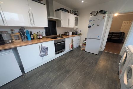 Montague Street, (Room 5), Beeston, NG9 1BA - Photo 4