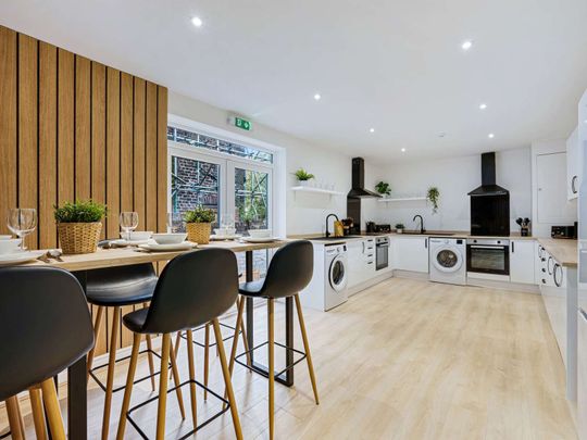 Newly Refurbished 7-Bed House Share In L13! Room 2 (Double Ensuite) - Photo 1