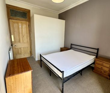 1/2 Hawkhill 297, DD2 1DN, Dundee - Photo 2