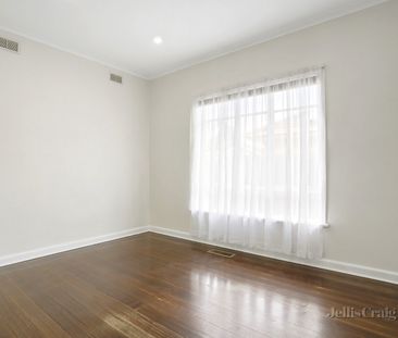 2 Murdo Road, Clayton - Photo 2