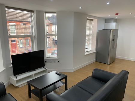 5 Bed Terraced House, Salisbury Road, L15 - Photo 4
