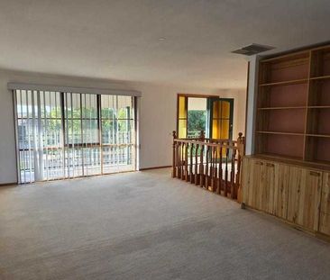 15 Keats Crescent - Photo 1