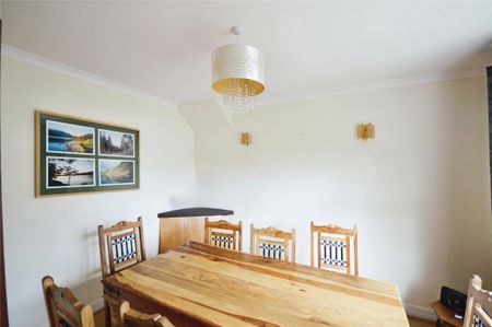4 bedroom detached house to rent - Photo 2