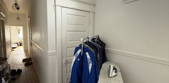 Little Burgundy - 3 Bedrooms - July 1 - Photo 2