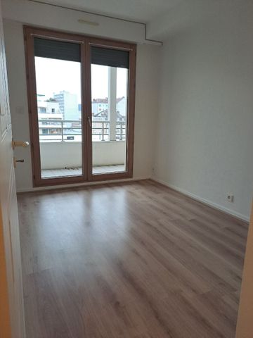 Location Appartement 4 pièces 93m² BESANCON 25000 - Photo 4