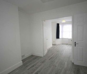 Bedroom House- Kensington Road, Reading, RG30 - Photo 2