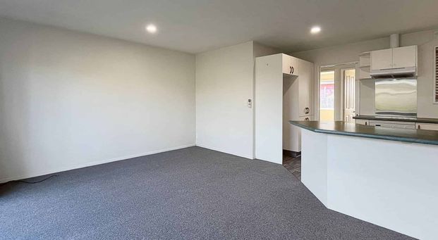 RICCARTON - TWO BEDROOM TOWNHOUSE, HEAT PUMP, SINGLE AUTO GARAGE - Photo 1