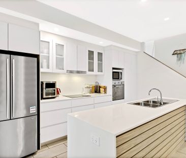 Stylish 3-Bedroom Townhouse in Brightwater! - Photo 6