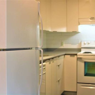 1 DEN 1 BATH UNIT NEAR SUNSET BEACH ! (VANCOUVER) - Photo 1