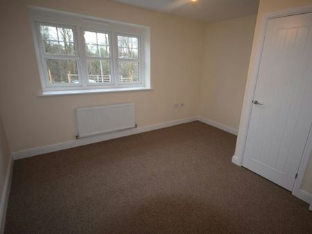 Terraced House to rent on - Photo 2