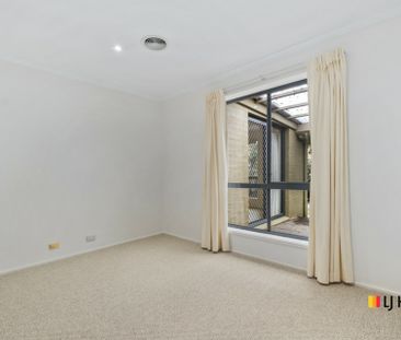 Three bedroom ensuite home in great location - Photo 5