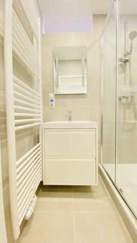 Vollsaniert - Gemütliche Drei Zimmer Wohnung in zentraler Lage - Photo 3