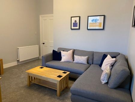 First Floor Right, 15 Wallfield Place, AB25 2JS, Aberdeen - Photo 2