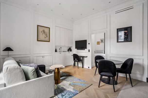 Location Appartement 2 pièces Meublé 40m² PARIS 8ème - Photo 1