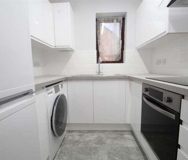 Turnpike Lane, Uxbridge, UB10 - Photo 6