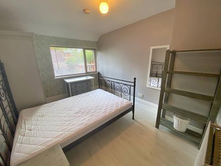 6 bedroom Flat To Let - Photo 3