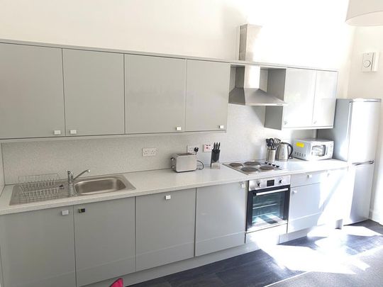 3 bedroom flat to rent - Photo 1