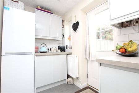 3 bedroom terraced house to rent - Photo 5