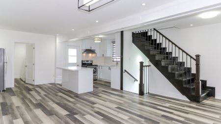 For Lease - 35 Toronto Street, Barrie, Ontario - Photo 2