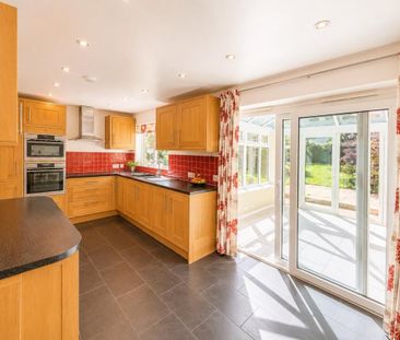 4 bedroom semi-detached house to rent - Photo 5