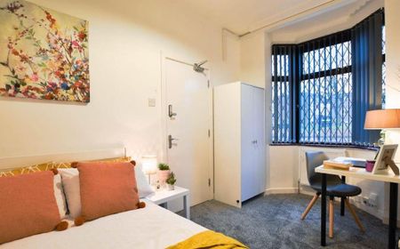 4 bedroom flat to rent - Photo 2