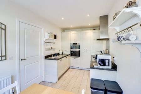 4 bedroom terraced house to rent - Photo 5