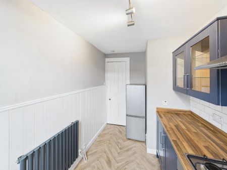 2 bedroom flat to rent - Photo 2