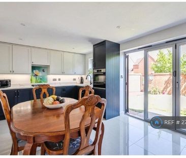 4 bedroom semi-detached house to rent - Photo 5