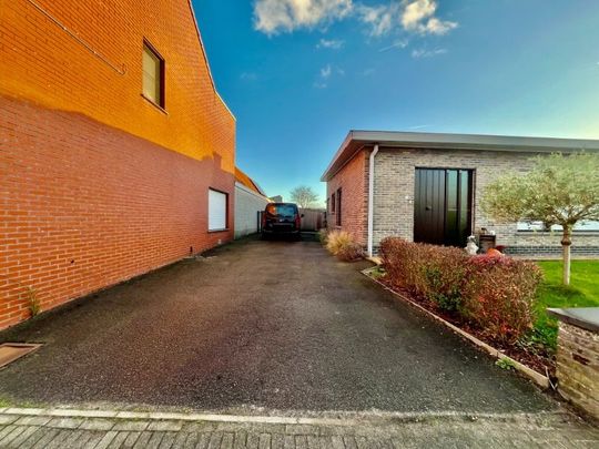 BUNGALOW MET TWEE SLAAPKAMERS - TUIN EN TWEE GARAGES - Photo 1