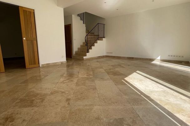 VILLA TYPE 5 Meublé sur terrain clos de 600m² - Photo 1