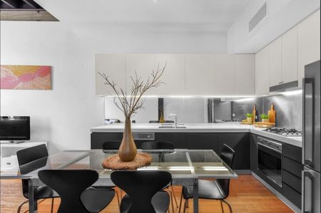 Charming Split Level Woolstore for Rent - Photo 5