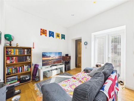 2 bedroom flat to rent - Photo 2