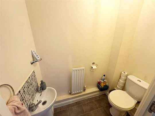 The Spinney, Basingstoke, Hampshire, RG24 - Photo 1
