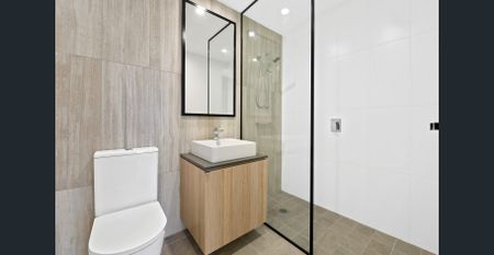 Spacious Three Bedroom Apartment - Photo 5