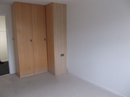 2 bedroom Apartment - Yarmouth Road, Stevenage - Photo 5