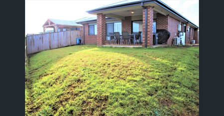 3 BEDROOM FAMILY HOME IN GREAT LOCATION - Photo 2