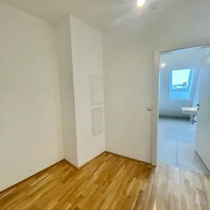 Moderne Dachgeschosswohnung mit Klima & Terrasse - Photo 3