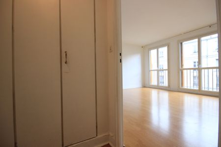 Appartement a louer Paris - Loyer €929/mois charges comprises ** - Photo 3