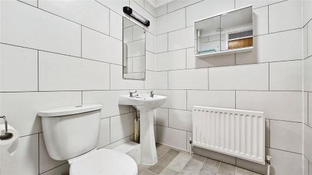 4 bedroom terraced house to rent - Photo 2