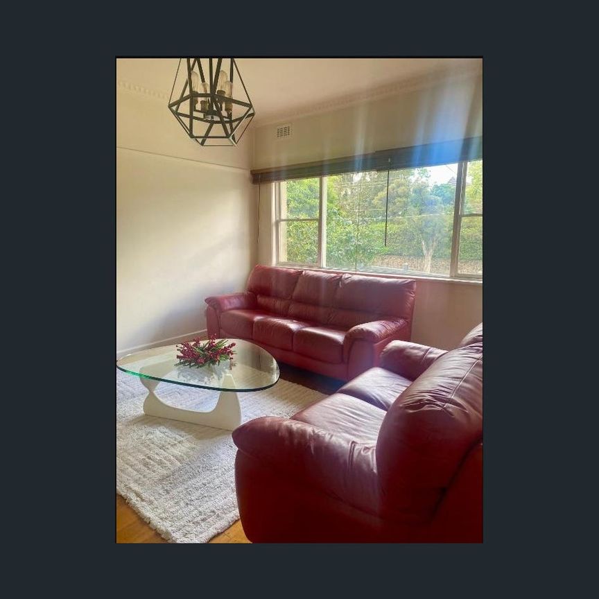 Spacious Family Home in Prime Balwyn Location - Photo 1