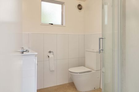 2 Bedroom Warm Quality property in Khandallah, Welliington - Photo 3