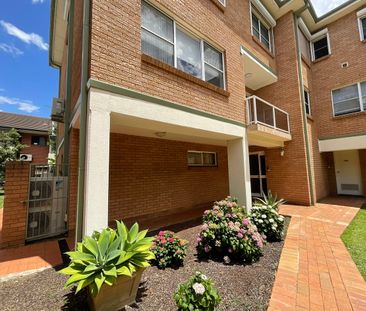 Peaceful apartment with 2 balconies & prime position - Photo 5