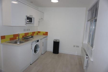 Studio to rent - Photo 2