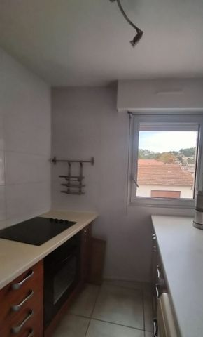 Location appartement 3 pièces, 67.76m², Carqueiranne - Photo 2